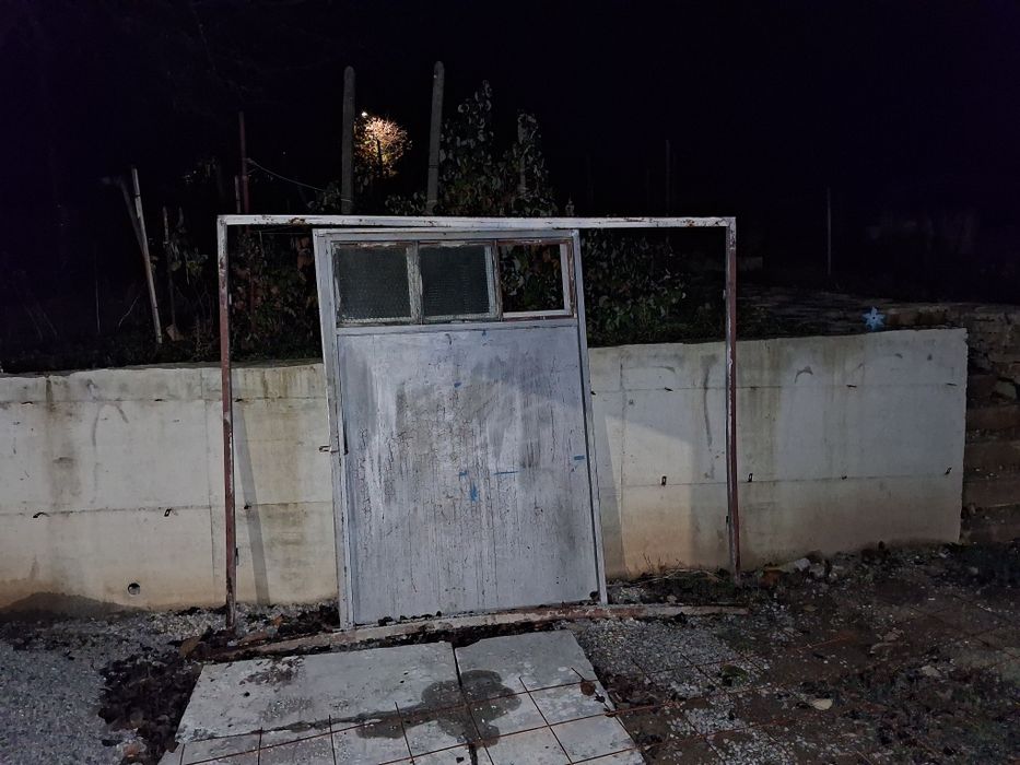 Метална гаражна врата