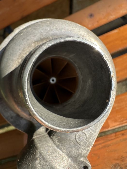 Водна помпа Volvo 31368715