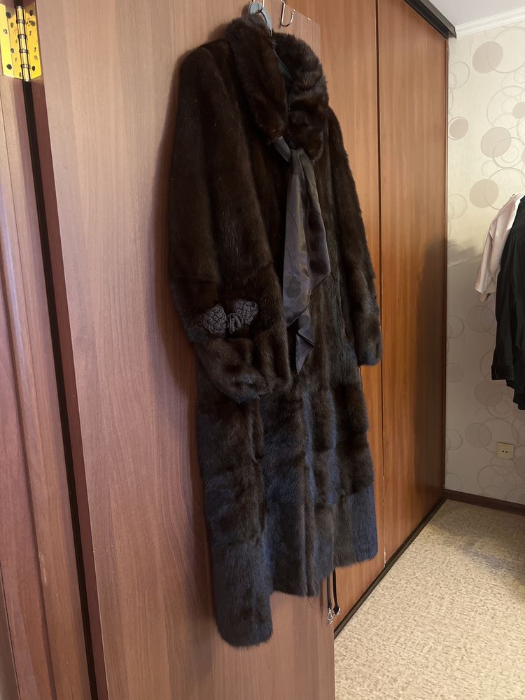 Продам норковую шубу 56 размер б/у в идеальном состоянии