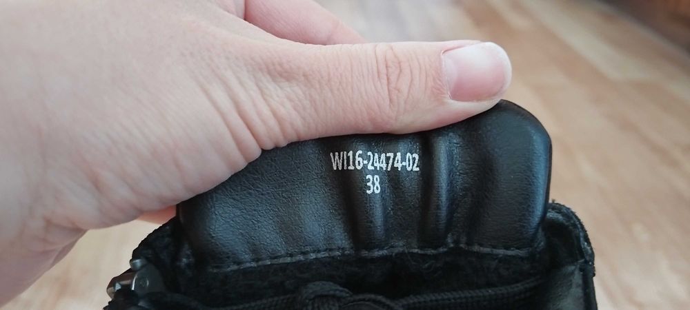 Дамски черни боти на ток