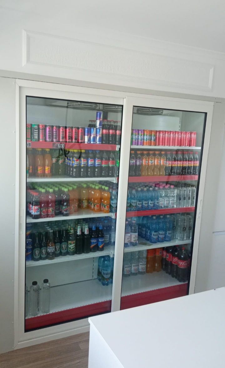 Construcții vitrine frigorifice 1200 euro m liniar