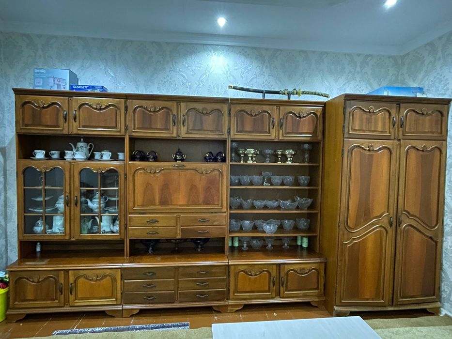 Продам руменскую деревянную стенку