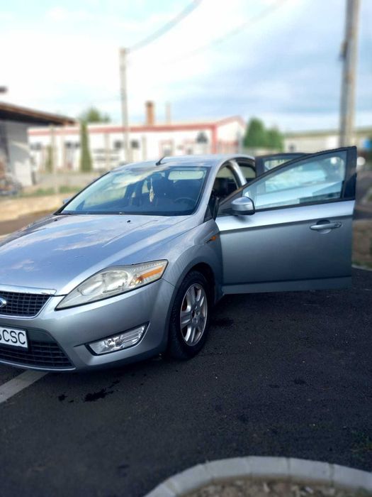 Vând Ford mondeo