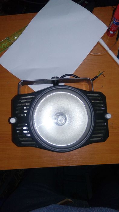 Proiector cu  halogen 70w