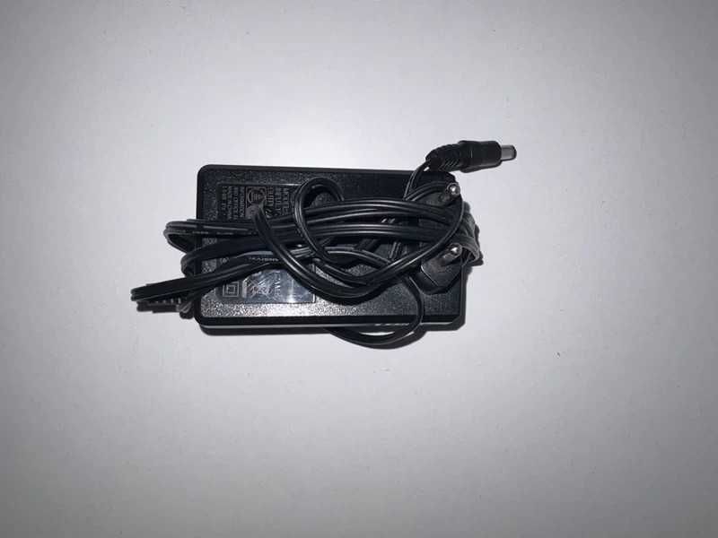 Range Extender Touchscreen 4 porturi Gigabit - TP-Link RE590T AC1900