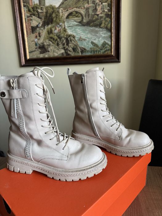 Бели кубинки от естествена кожа , с топла подплата отвътре