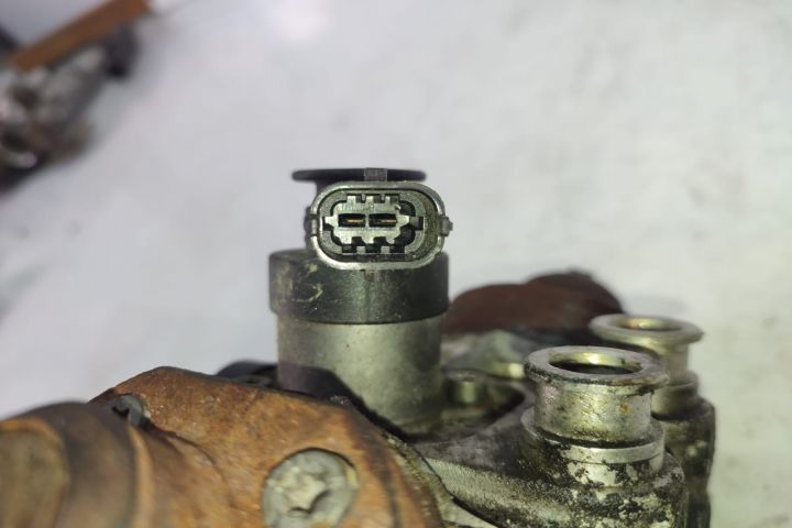 Pompa inalta presiune injectie 2.0 d D5204 0445010618 31272896 Volvo