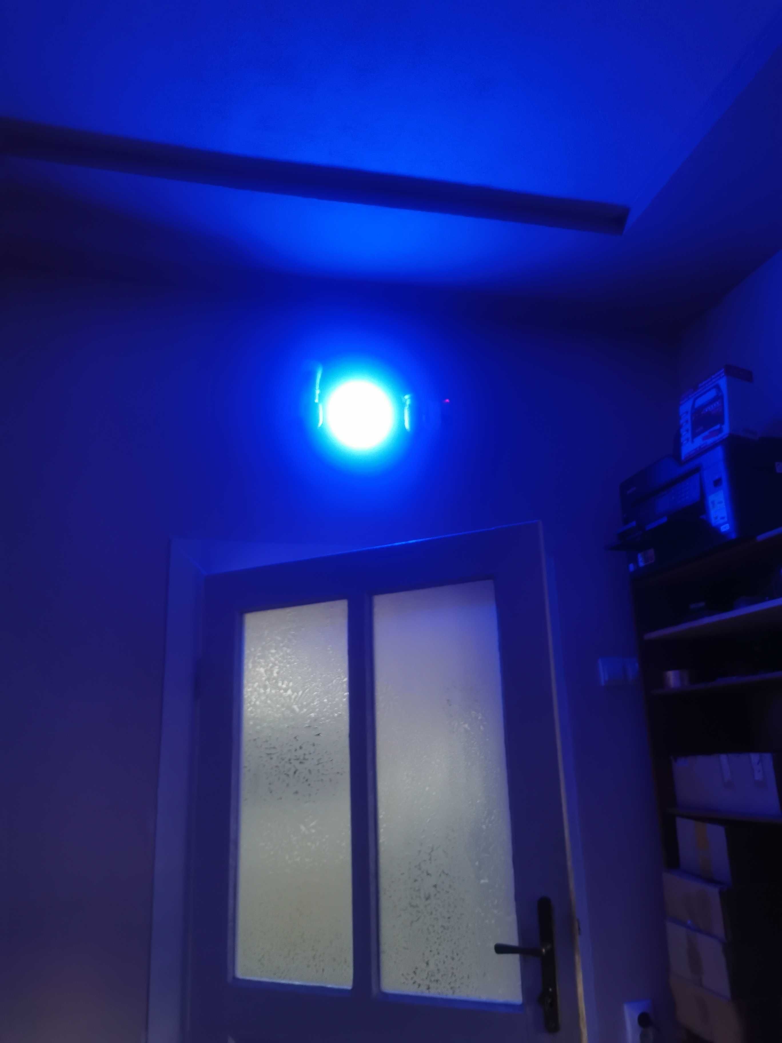 lampa led wireless cu aplicatie prgramabila culori rgb