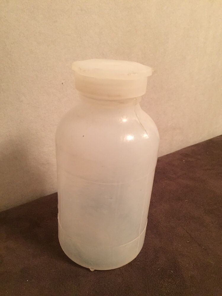 Советская пластиковая бутылочка 0,5