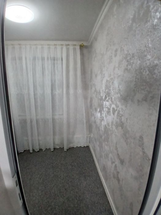 Сдаётся 2 ком переделана в 3 х ком в Микрорайоне