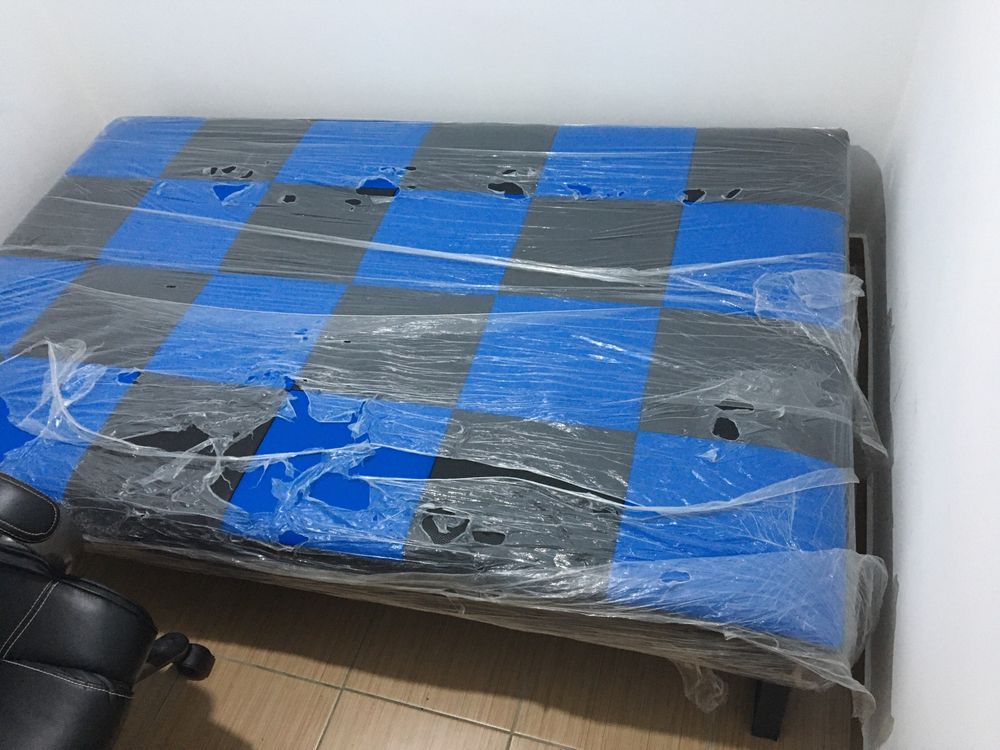 Продам диван. Абсолютно новый.