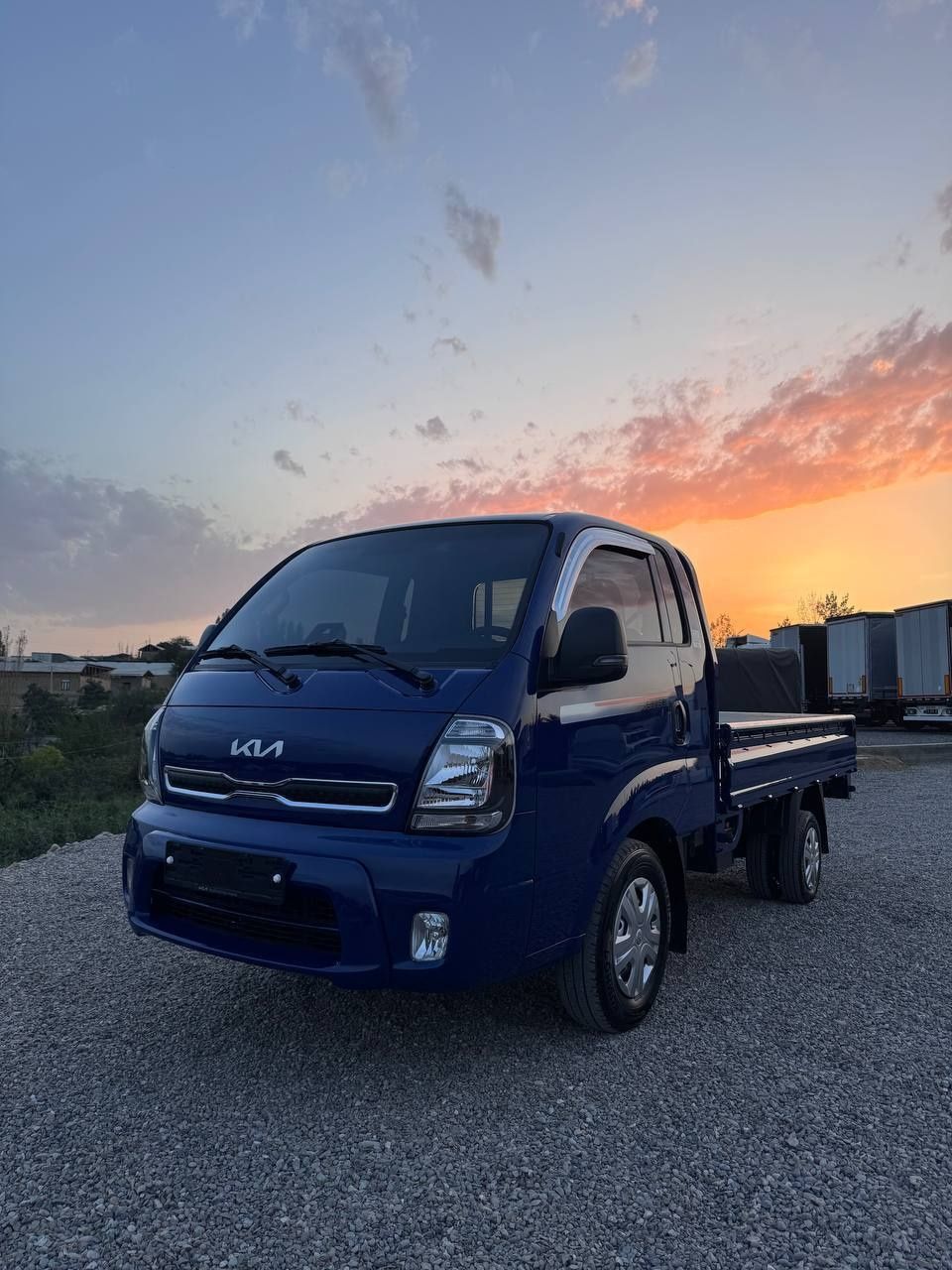 Kia bongo,  Hyundai porter,  yuk mashinalar bor sotuvda