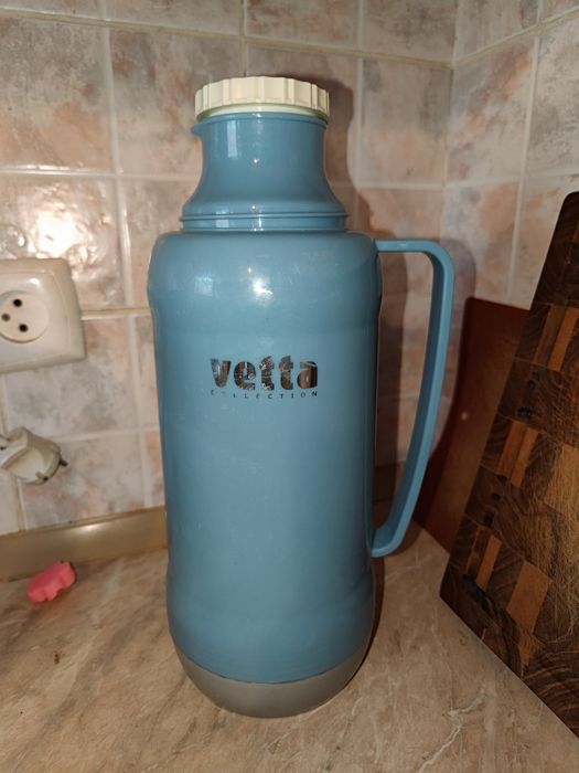 Термоса, синий 3к тг , черный 5к тг