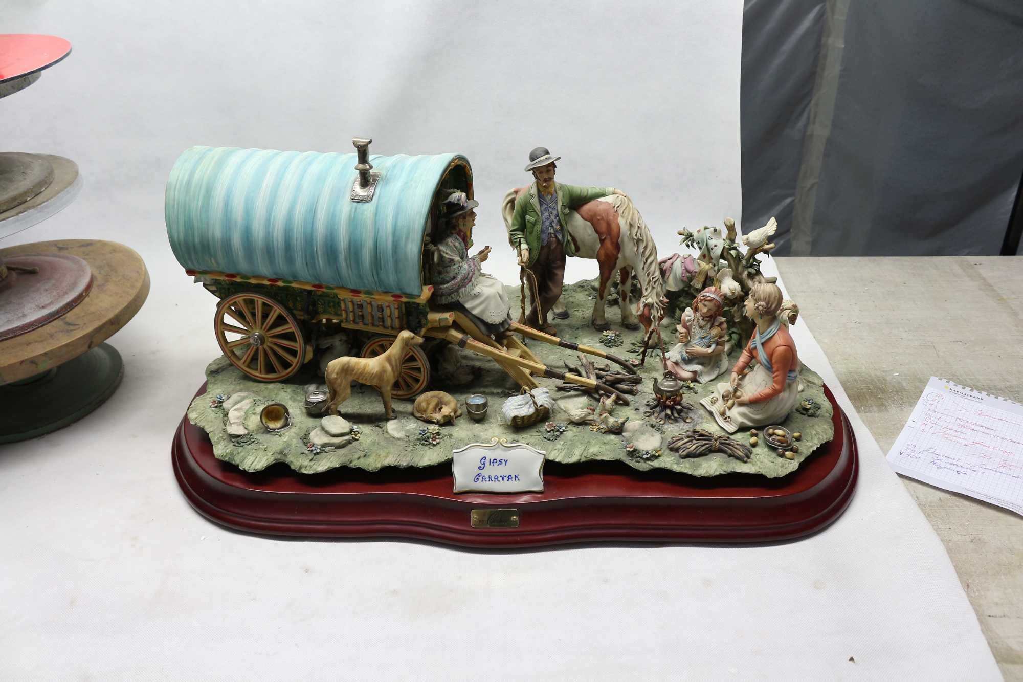 Статуэтка из фарфора Караван Цыган Capodimonte Италия