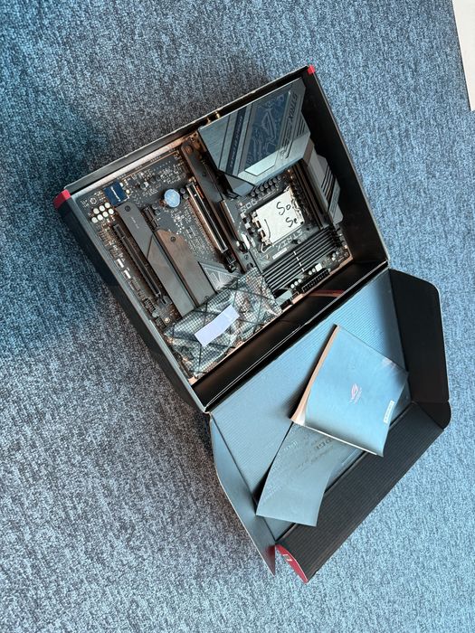 Asus ROG Strix Z790-HGAMING WIFI (повредена)