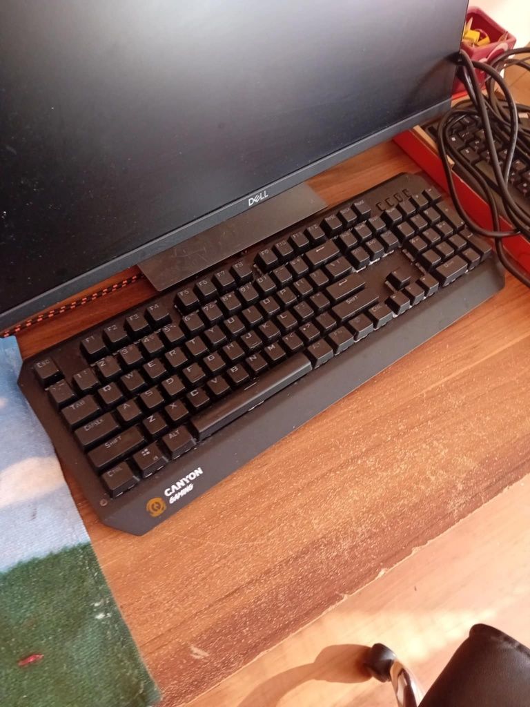 ПElite Desk 800 G3  / геймърски /
Компютърът е много добре в игри