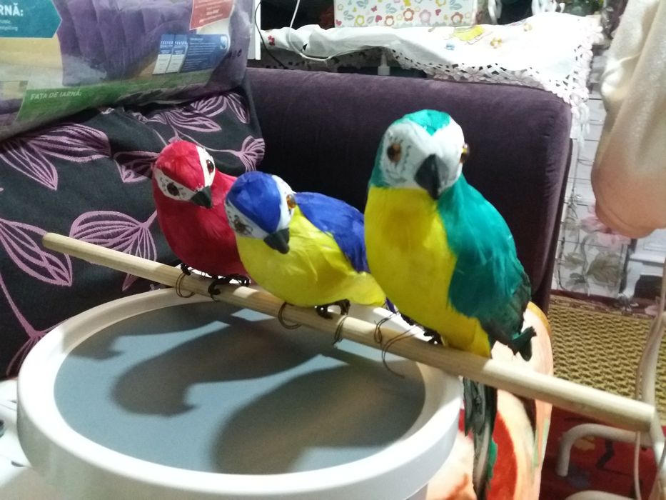 vand 3 papagali artificiali cu pene naturale