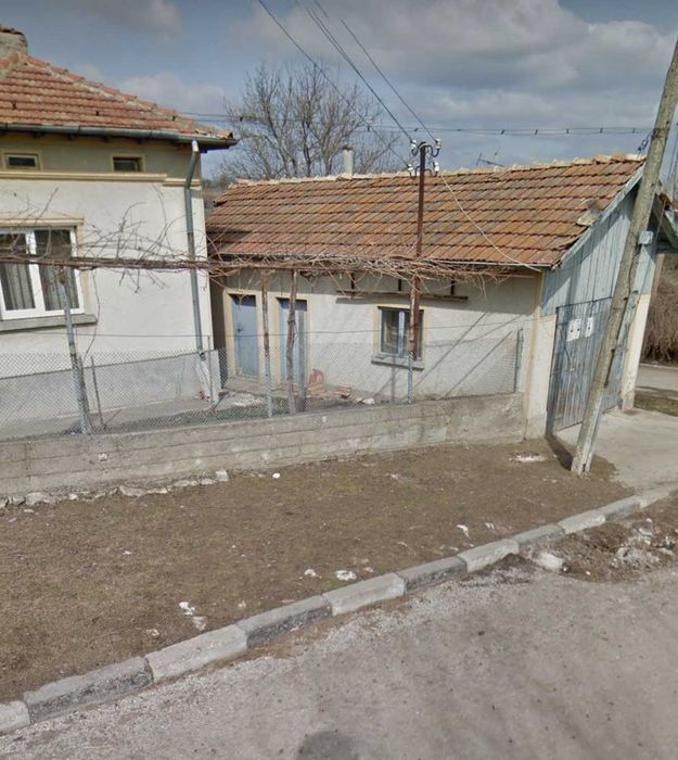 Продавам масивна къща 130м2 с парцел 860м2 по документи  реално 1600м2