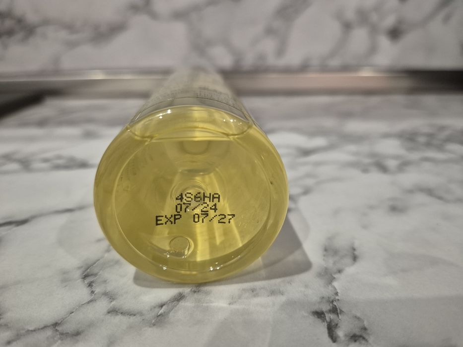 Подложка за вана + халат + хигиеннен продукт A-Derma