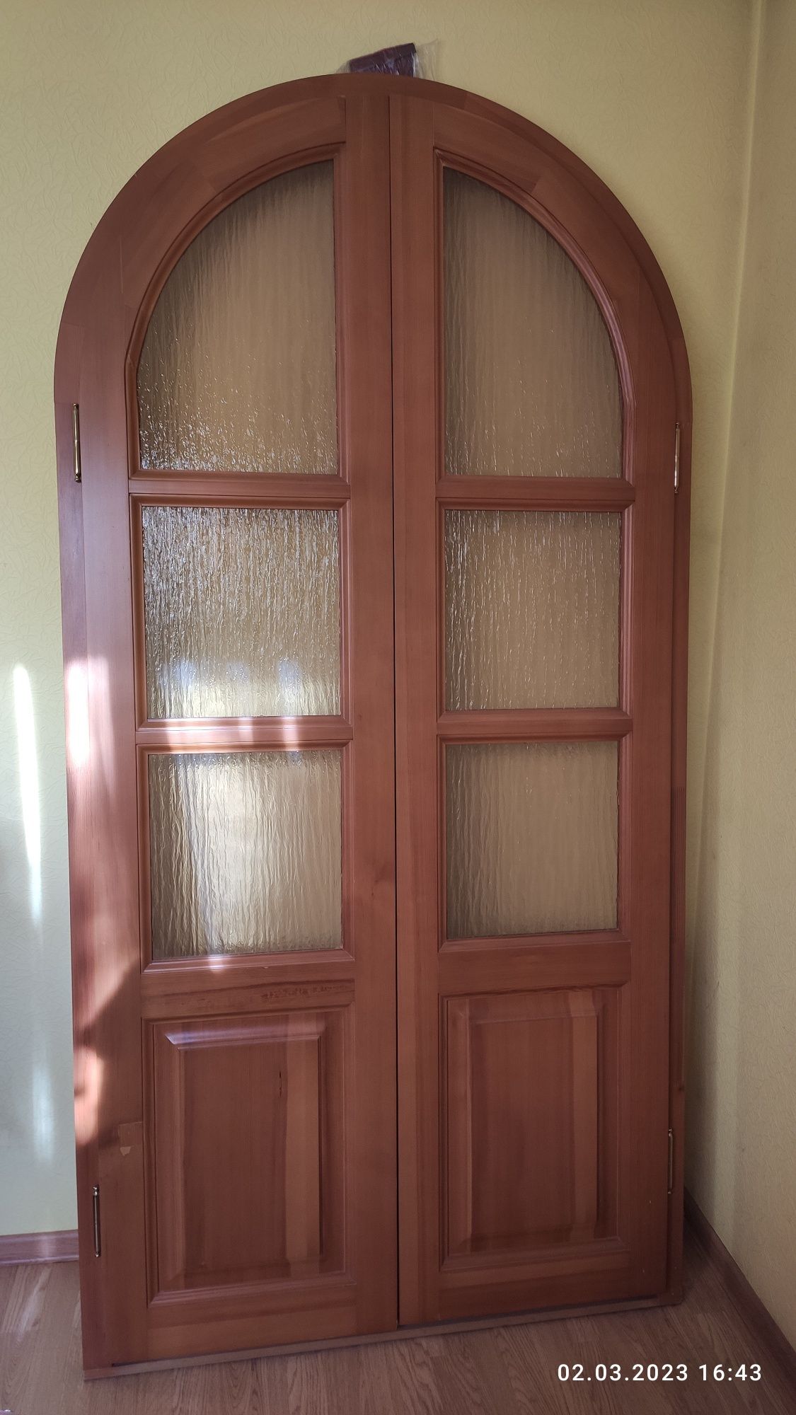 Дверь двухстворчатая сосна размер 220х110см.