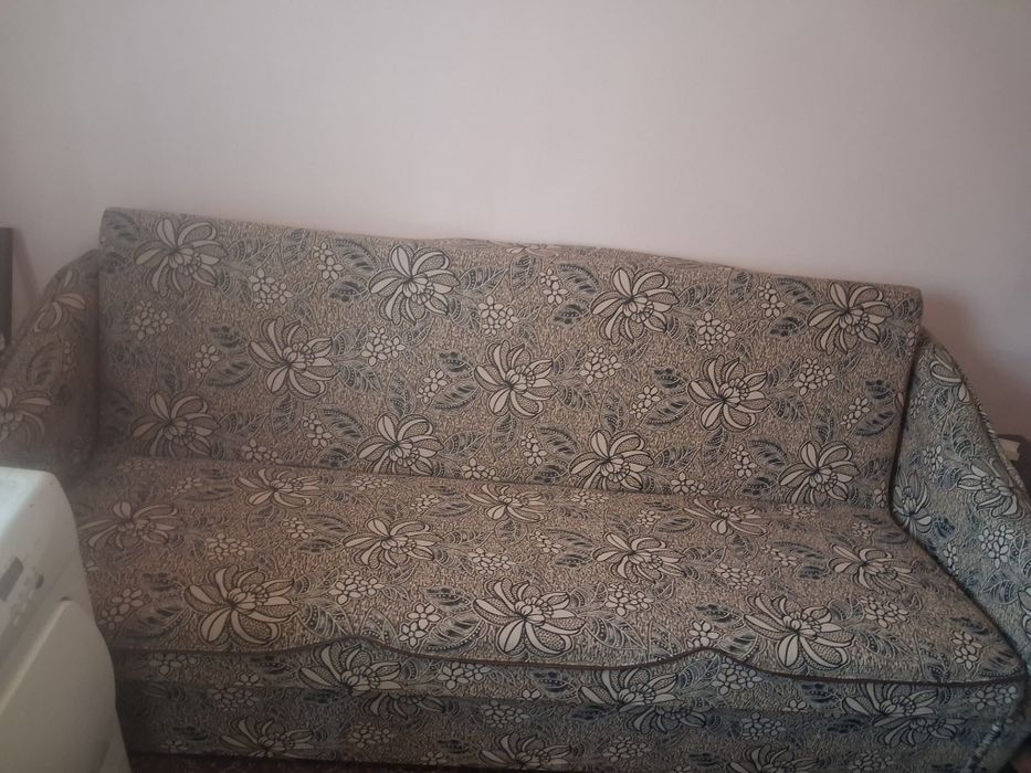 Vând canapea nouă
