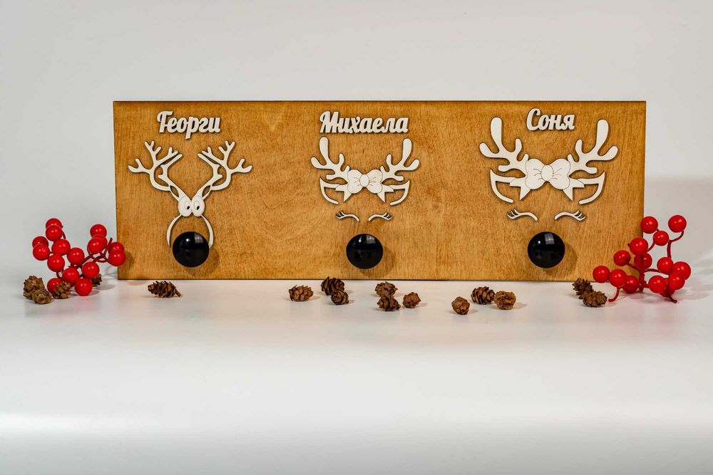 Дървена закачалка за коледни чорапчета