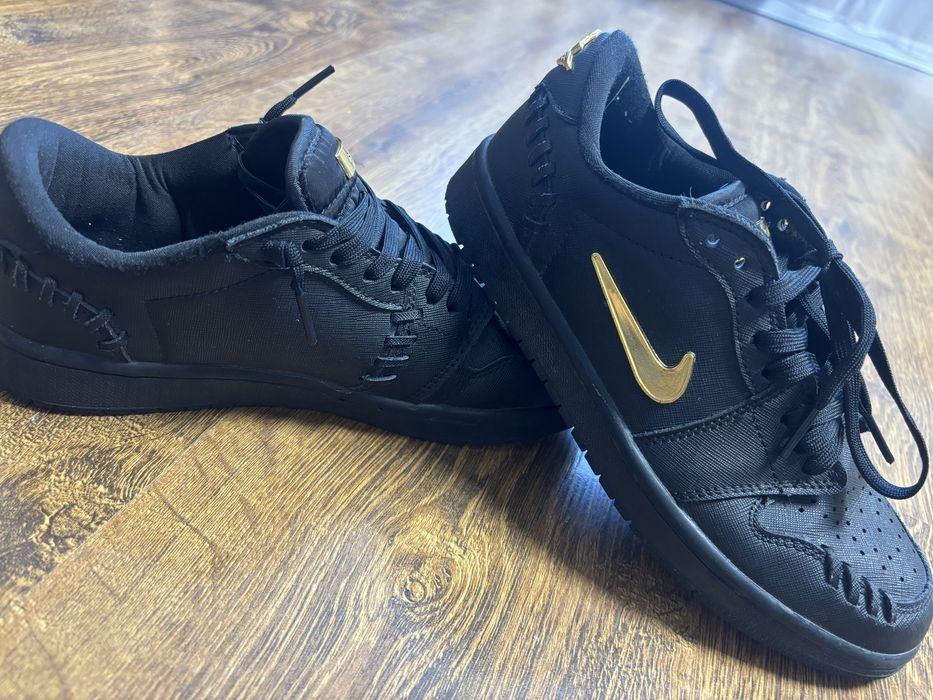 Продам найк кеды