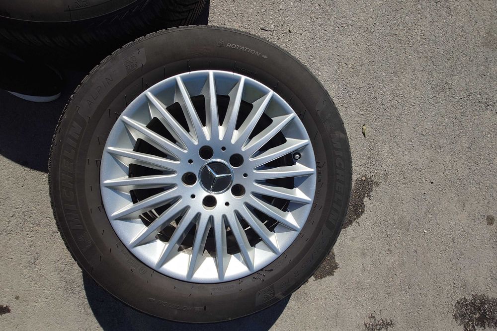Зимни гуми с оригинални джанти за Mercedes 16-ки 5x112