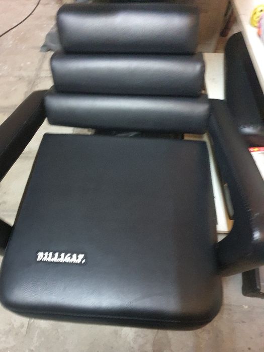 Измивна конзола за фризьорски салон.