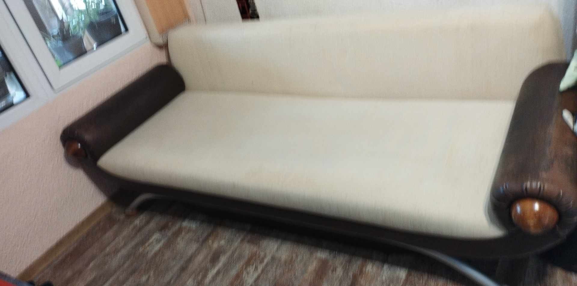 Разтегателен диван
