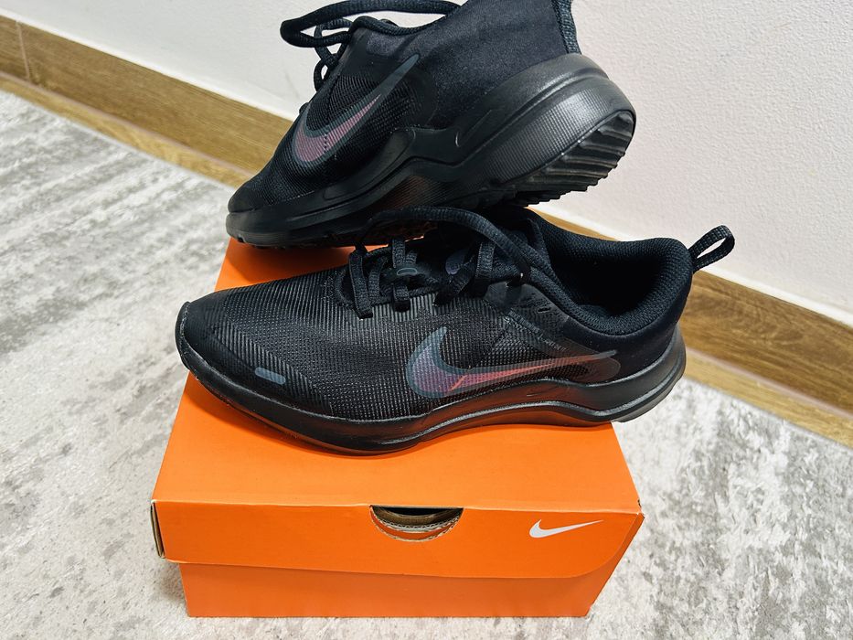 Adidasi sport damă, Nike, noi