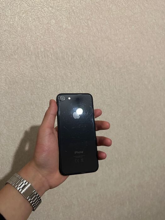 Продаю айфон 8 ,