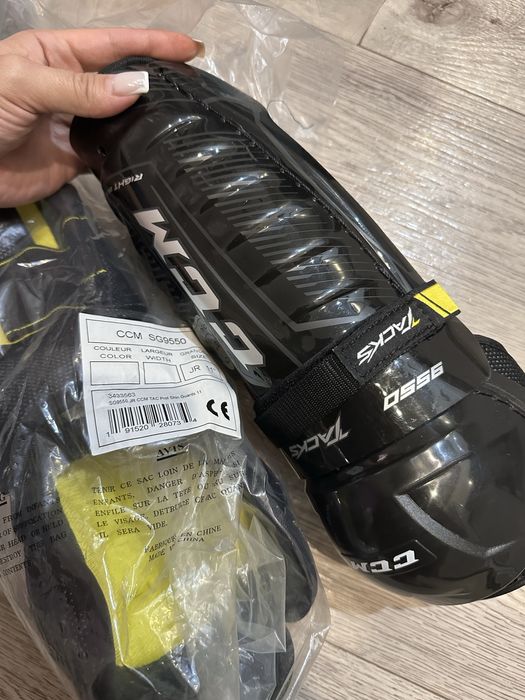 Продам фирменную детскую хоккейную форму новую