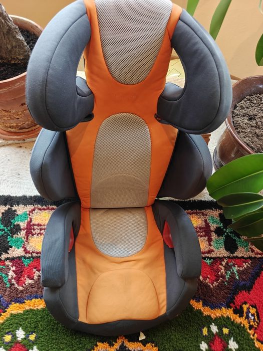 Детска седалка за кола Chicco artsana universal 15-36кг