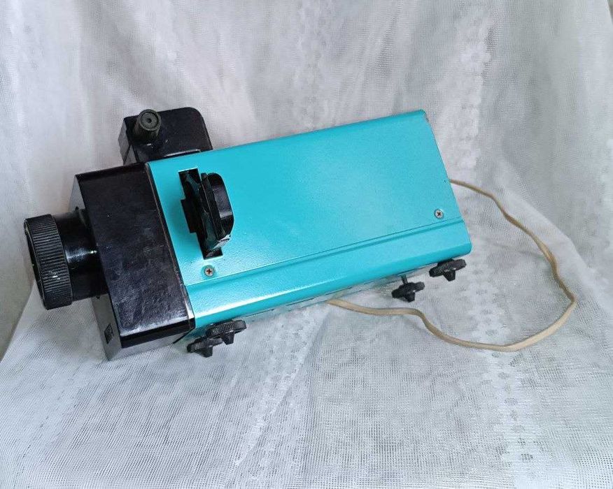 Фильмоскоп (диапроектор) «Ф-75-1М».