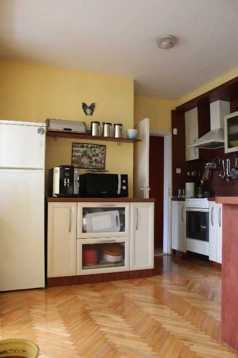 Дава се под наем Тристаен апартамент в Пловдив, Въстанически - 120 кв.м за 325 € - Снимка #1