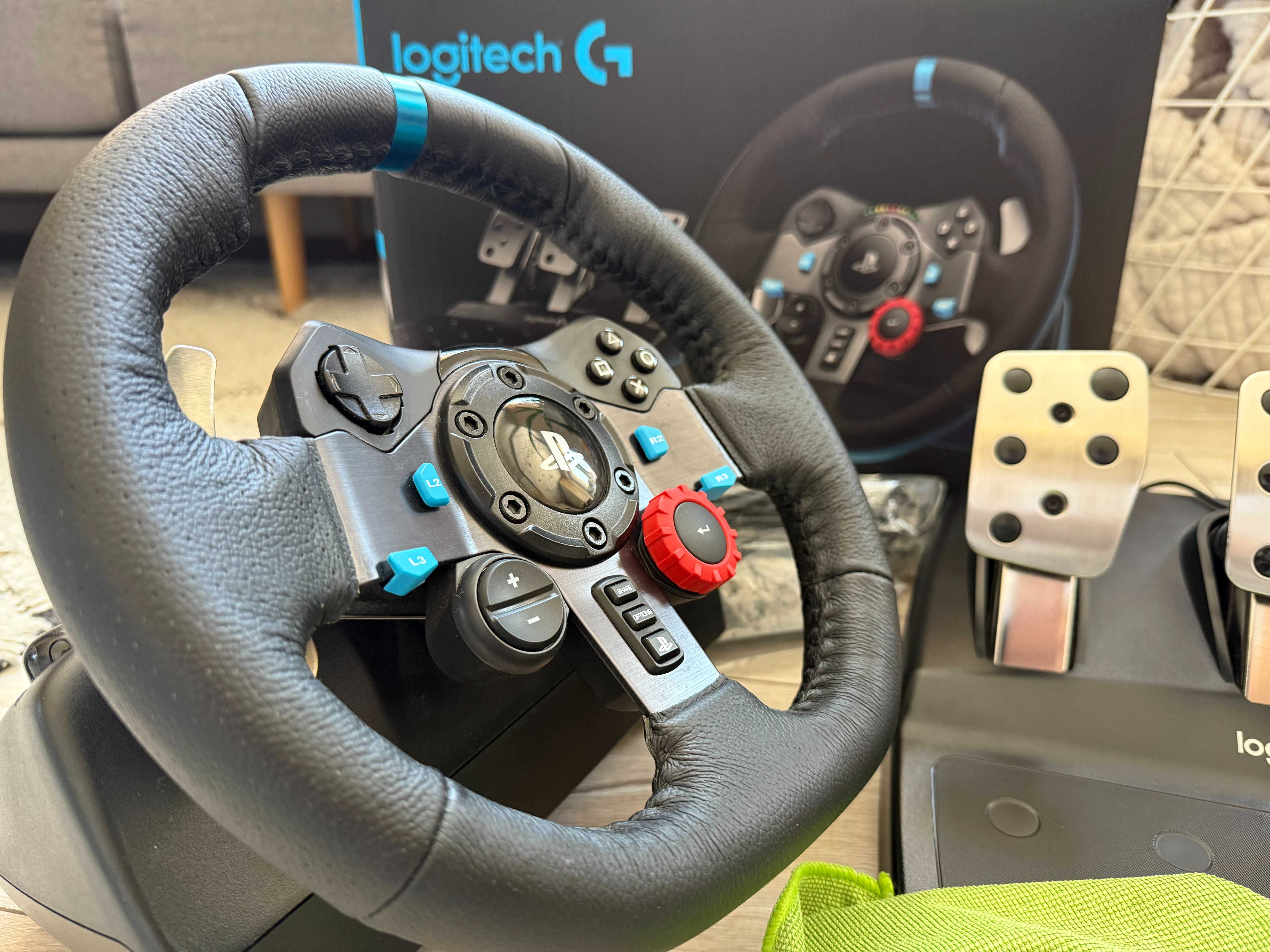 Волан с педали Logitech Driving Force G29 за PS 5/4/3 и PC