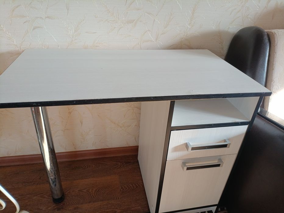 Продам стол для маникюра