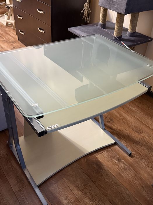 стеклянный рабочий стол