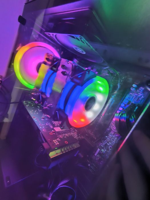 Vând și asamblez calculatoare la cererea clietului