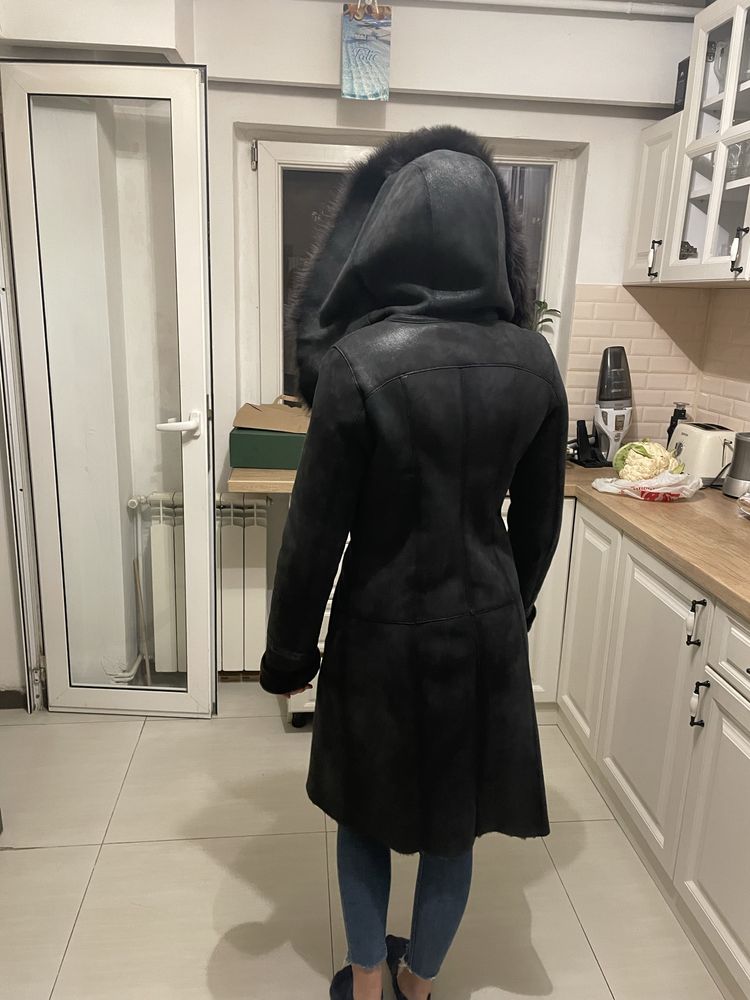 Vand haina de piele naturala de miel stil cojoc