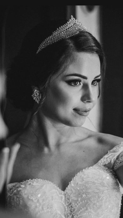 Уникално блестяща корона за глава, носена е веднъж, цена 10лв.