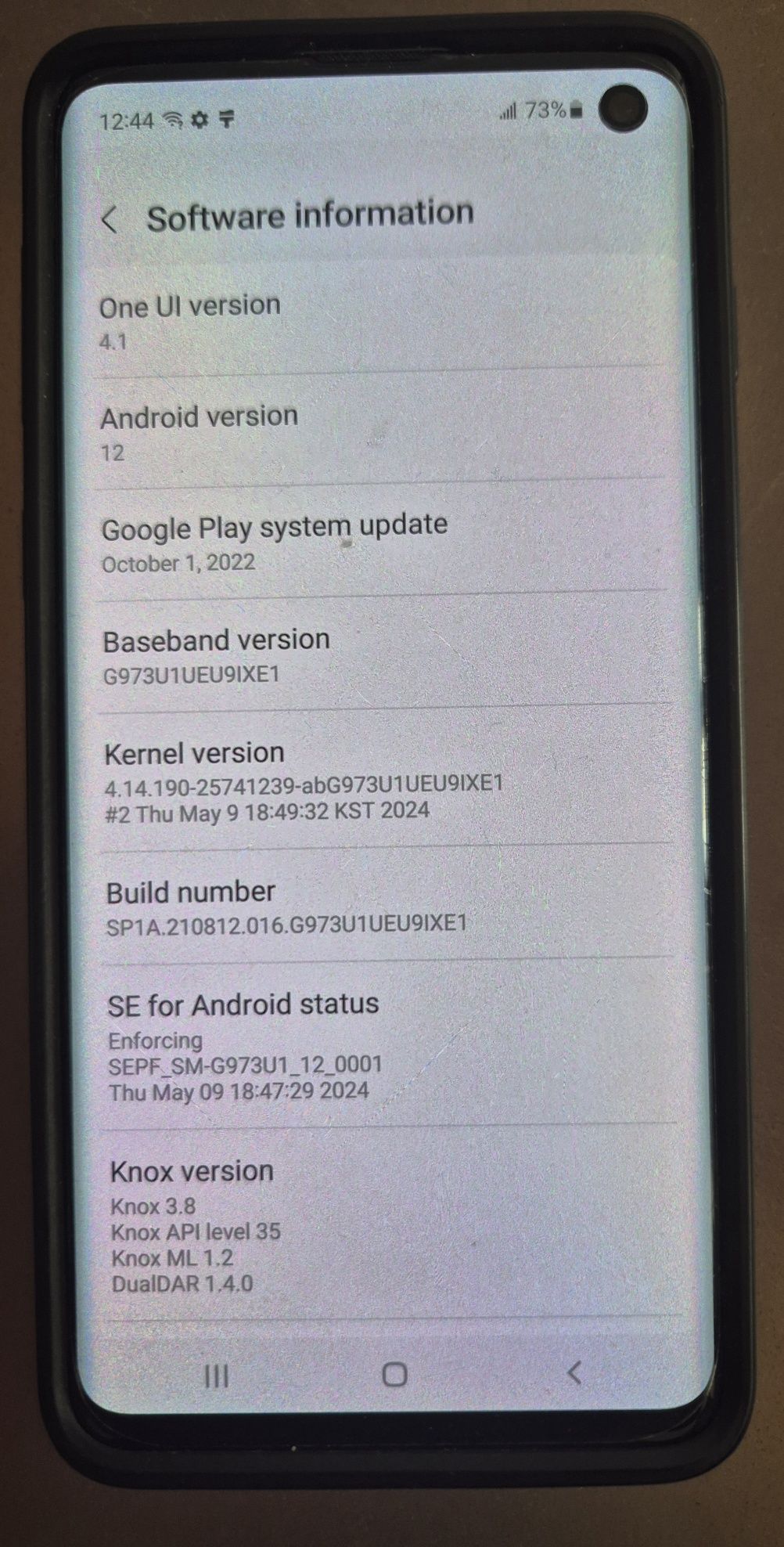 Продавам Samsung Galaxy S10