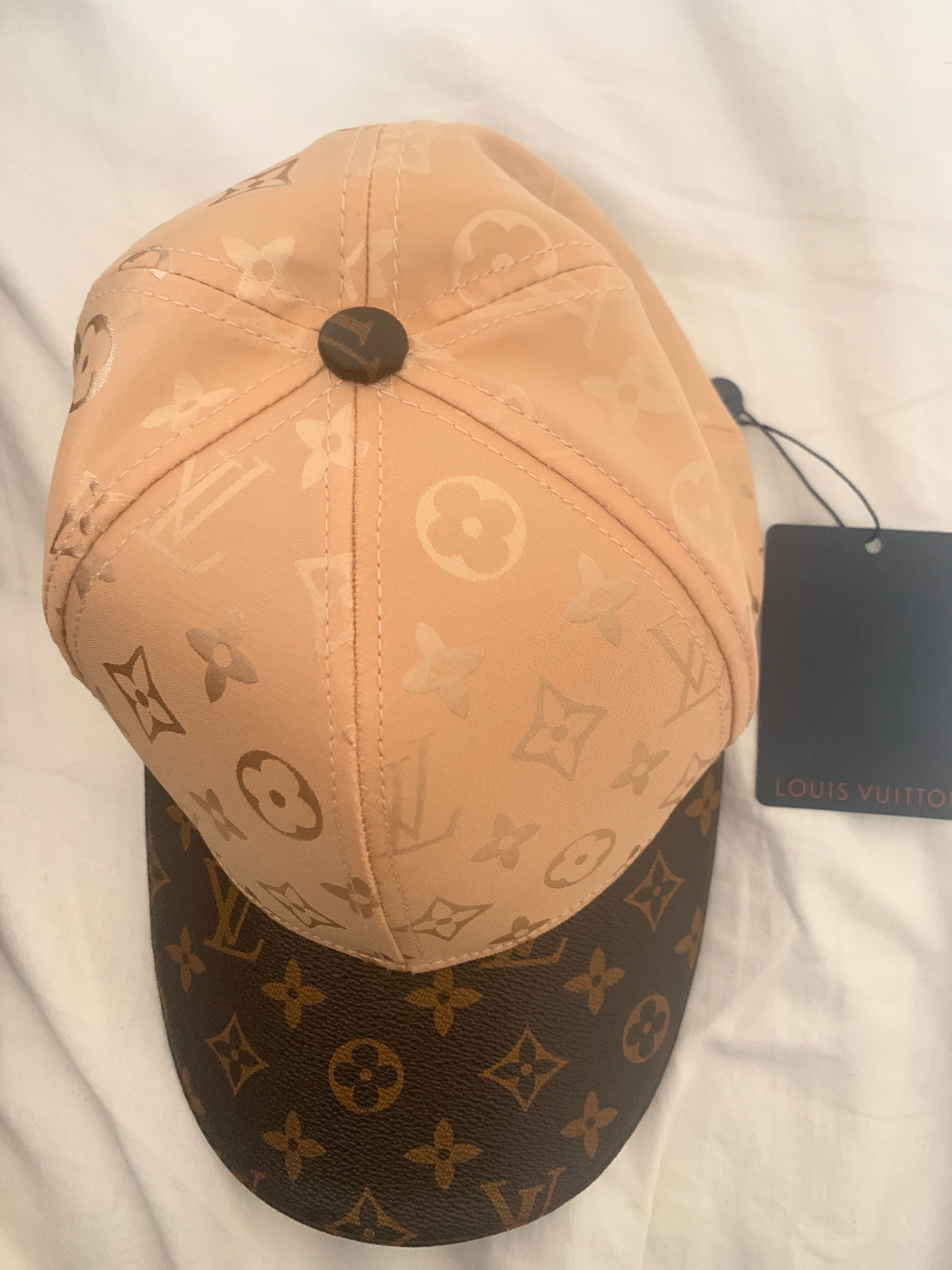 Chanel , Louis Vuitton и Dior шапки