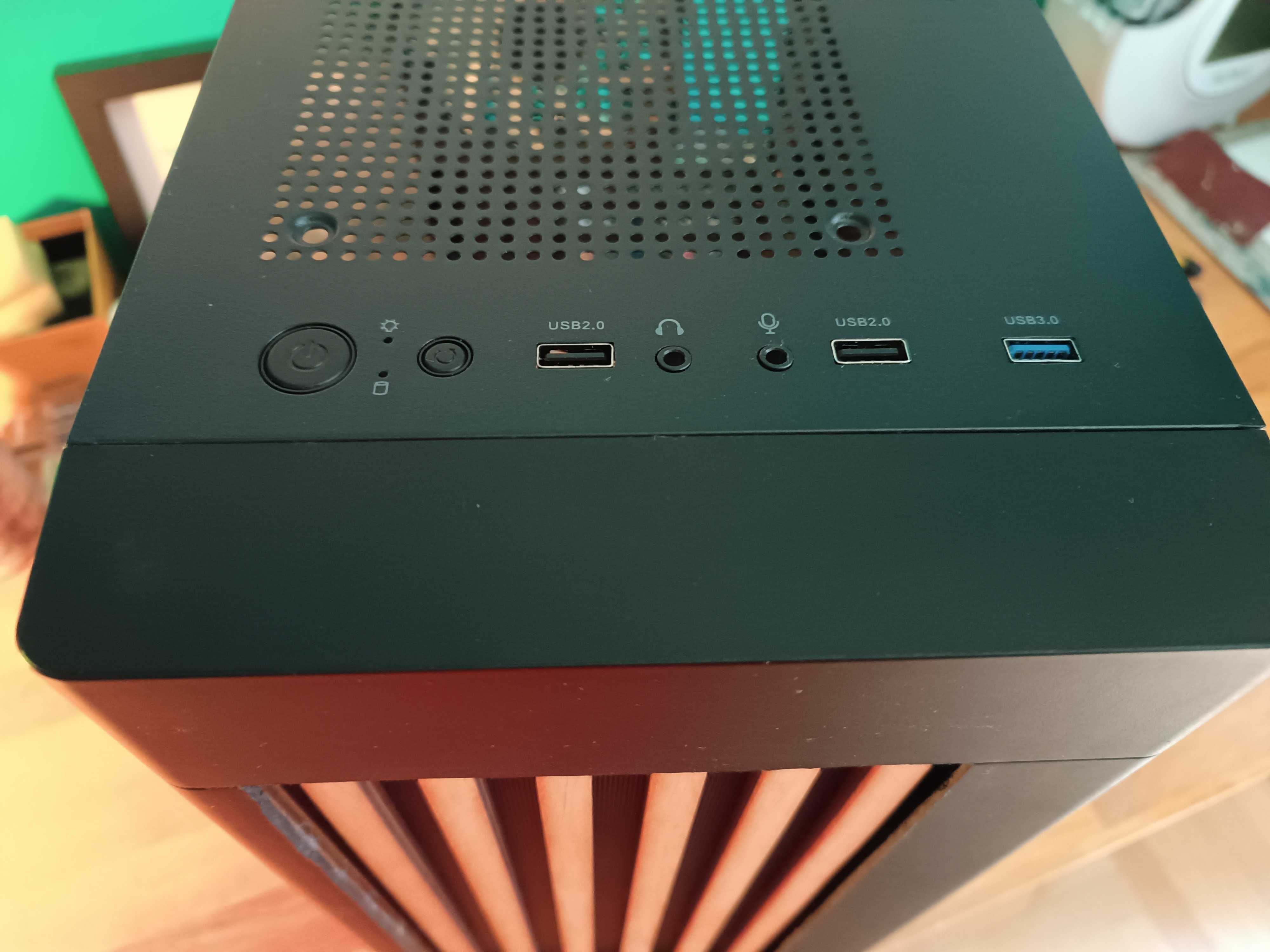 Компютърна кутия с дървен панел AeroCool
