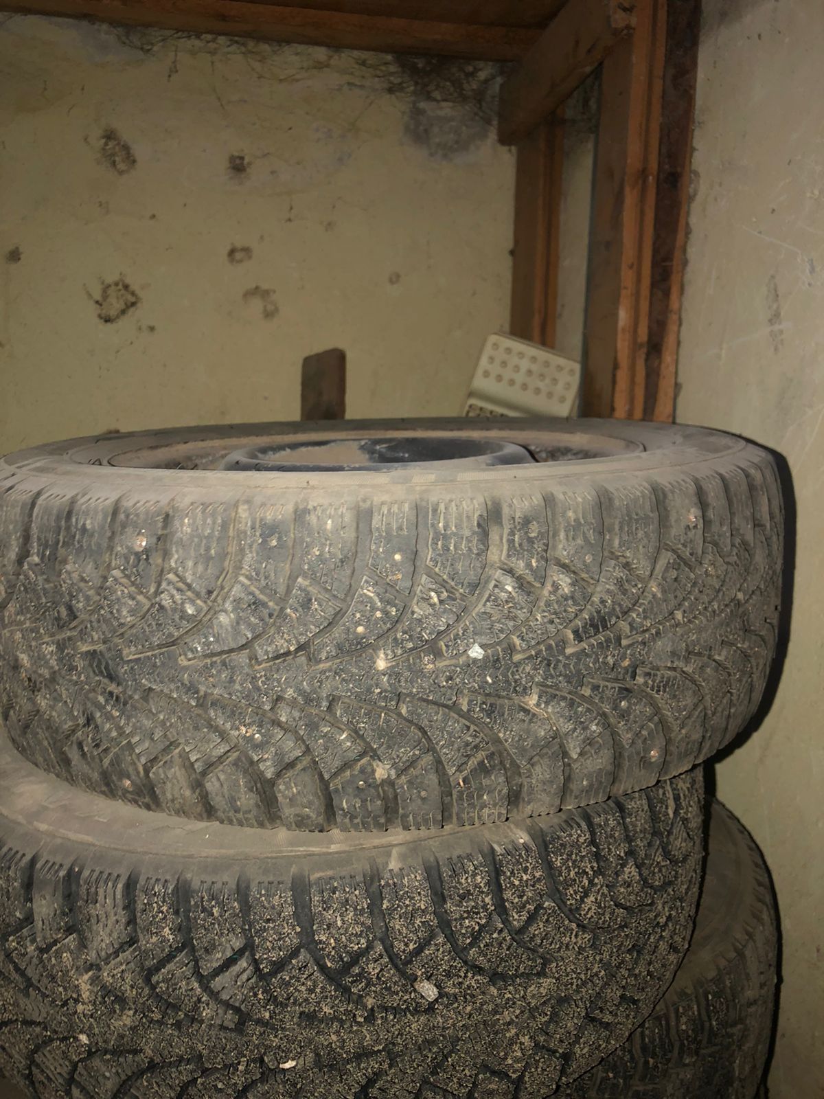 Продам шины зимние и диски