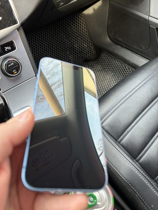 Продам 13 айфон, 128гб, 77% батарея, не вскрывался