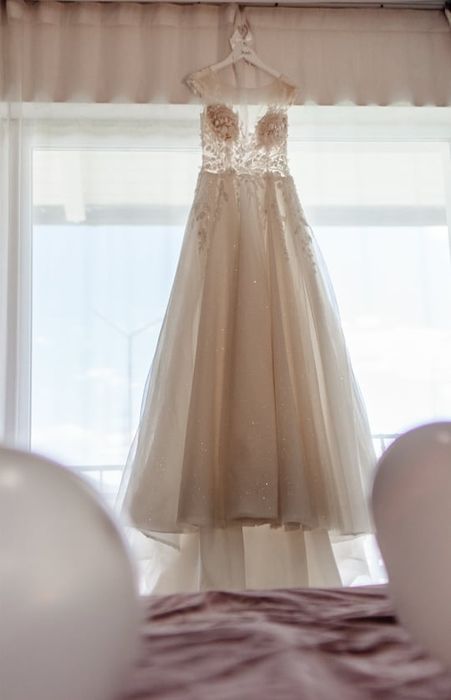 Vand rochie mireasa cu trena