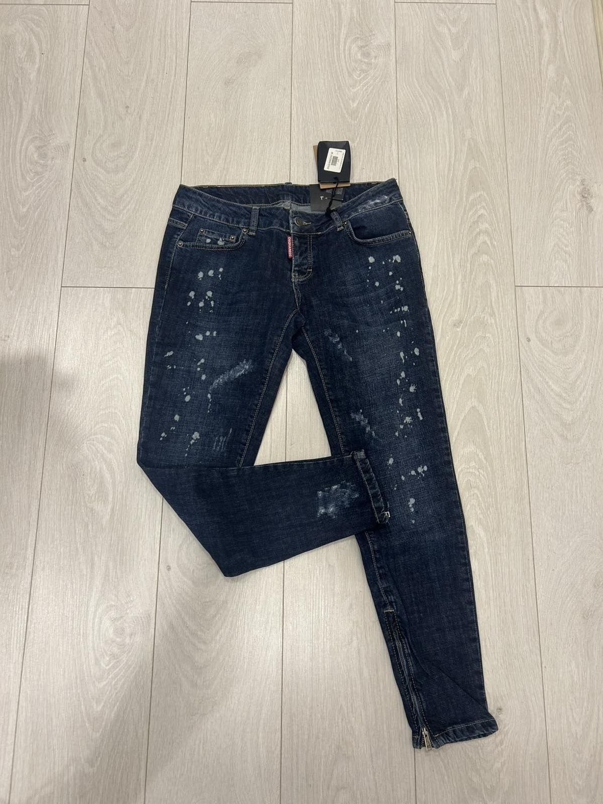 Нови дамски дънки със стилни ципове и ефект „used look“