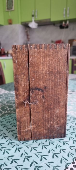 Стара дървена кутия за будилник
